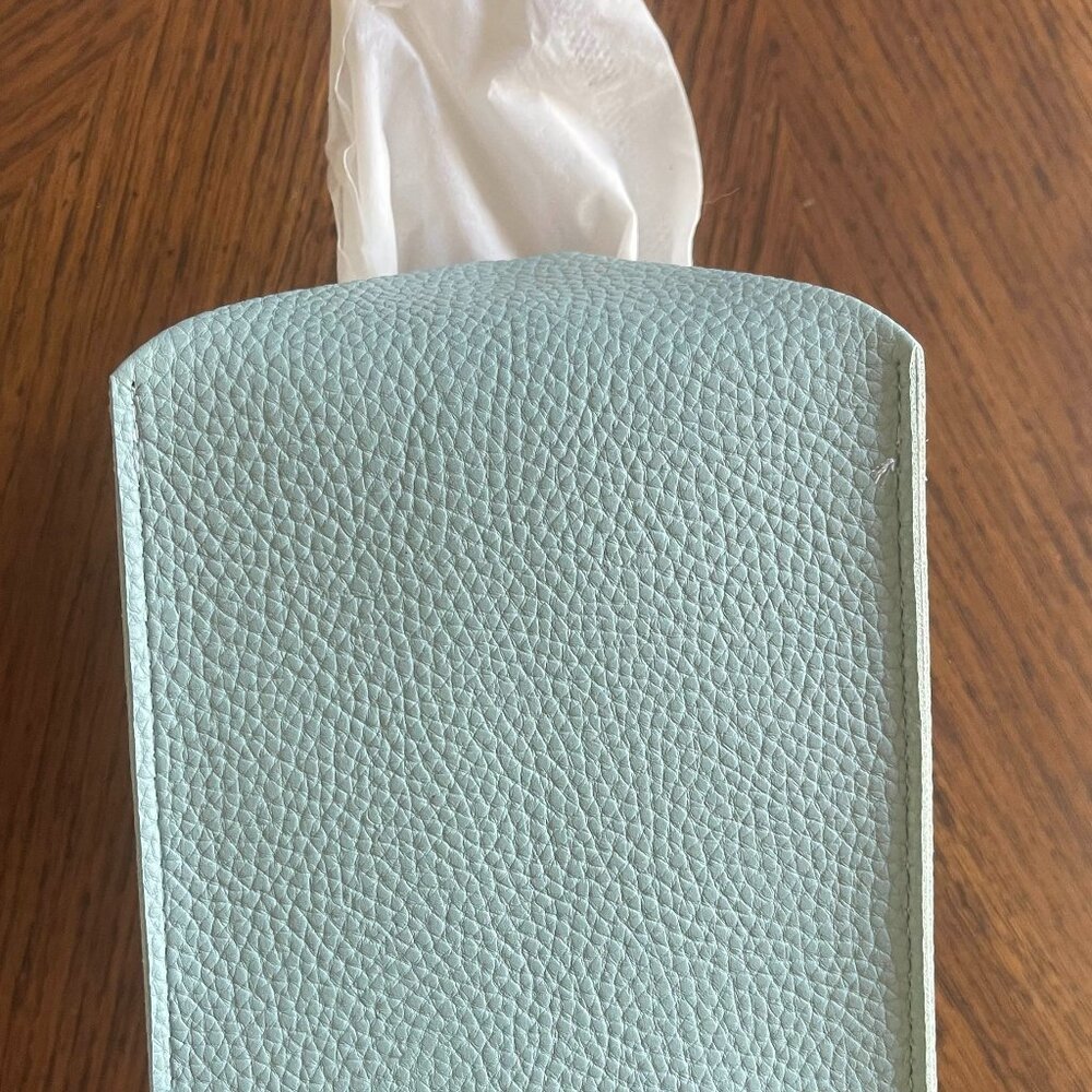 Blue leather tissue cover to add dazzle to home